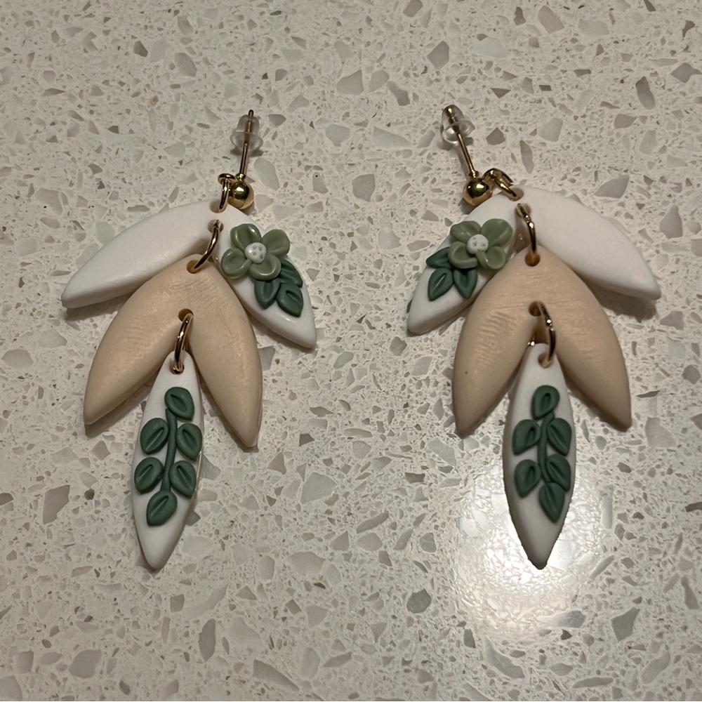 Elegant Pink and White Leaf drop‎ Earrings - Picture 5 of 10